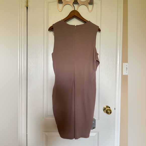 Le Chateau Dress - Picture 3 of 4